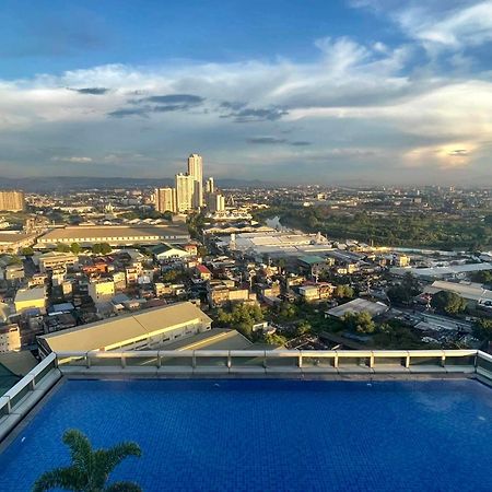 Classy 2Br Suite At Eastwood City With Pool And City Skyline View Manila Luaran gambar