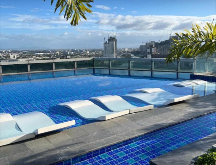 Classy 2Br Suite At Eastwood City With Pool And City Skyline View Manila Luaran gambar