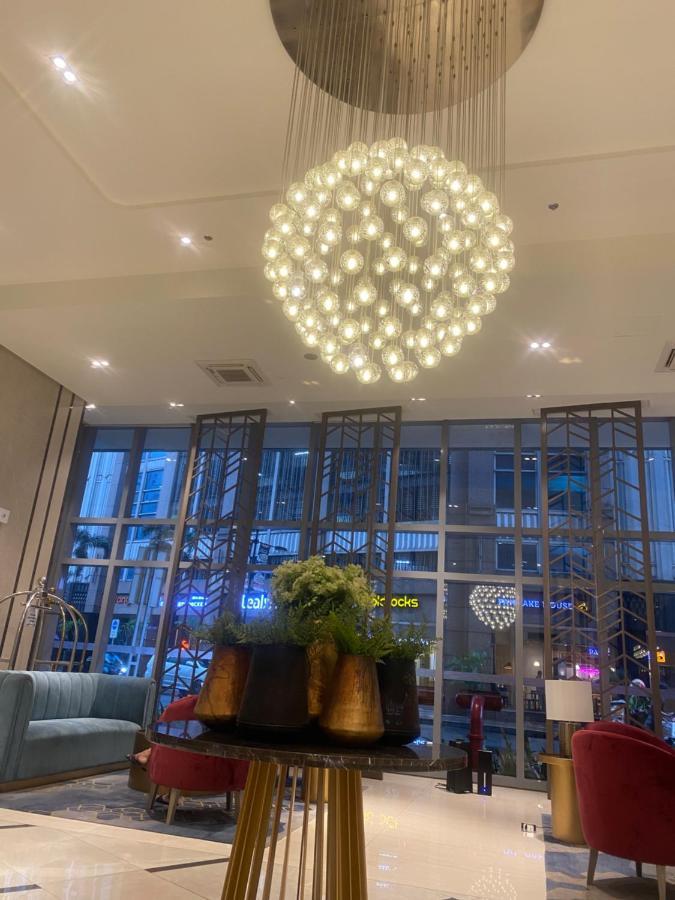 Classy 2Br Suite At Eastwood City With Pool And City Skyline View Manila Luaran gambar